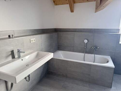 Bad mirt W!anne und Dusche - 