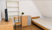 Schlafzimmer KI aufgeräumt - 
