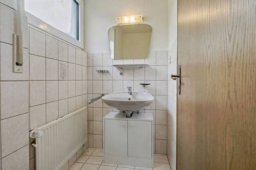 Einliegerwohnung (WC am Schlafzimmer 2,38 m²) - 