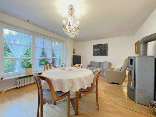 Wohnzimmer - 5 Zimmer Einfamilienhaus zum Kaufen in Rückersdorf