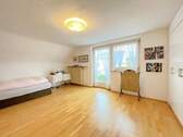 Schlafzimmer mit Balkon - 