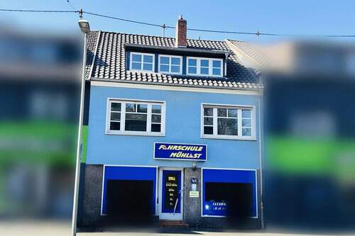 Hausfront - Arbeiten, Wohnen, Durchstarten - Ihr vielseitiges Stadthaus im Herzen von Wallerfangen!