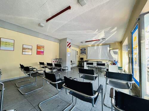 Gewerbefläche - 4 Zimmer Einfamilienhaus in Wallerfangen