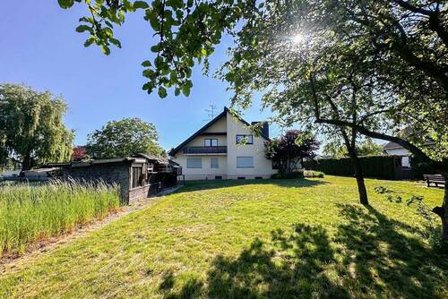 Gartenansicht - Großzügiges Zweifamilienhaus mit Traumgarten, Balkon, Wintergarten & Doppelgarage