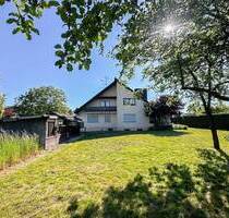 Großzügiges Zweifamilienhaus mit Traumgarten, Balkon, Wintergarten & Doppelgarage - Heßdorf Niederlindach