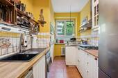 Küche mit kleiner Frühstücksnische - 3 Zimmer Etagenwohnung in Berlin