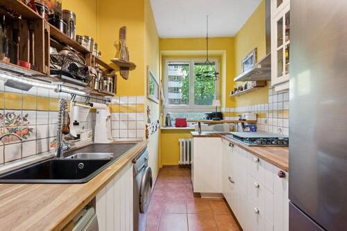 Küche mit kleiner Frühstücksnische - 3 Zimmer Etagenwohnung in Berlin