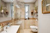 Badezimmer mit bodengleicher Dusche - Etagenwohnung mit 98,00 m&sup2; in Berlin zum Kaufen