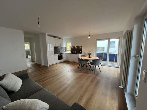 Wohn- & Essbereich inkl. Küche - Helle, hochwertig sanierte 2-Zimmer-Wohnung (65 m²) mit Balkon & TG - Erstbezug, möbliert