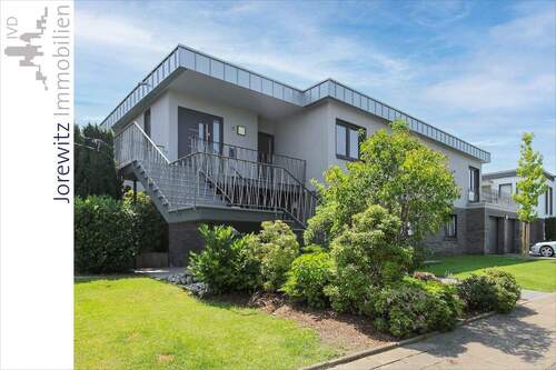 001 - Straßenansicht - Top-Lage Sieker-Schweiz: Bungalow mit Einliegerwohnung, Doppelgarage und schönem Gartengrundstück