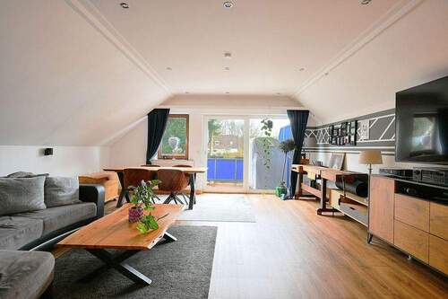 Whg-Kücknitz-Wohnzimmer-Balkon - 