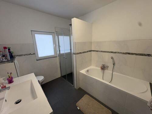 Bad - Doppelhaushälfte mit 90,00 m&sup2; in Albstadt zum Kaufen