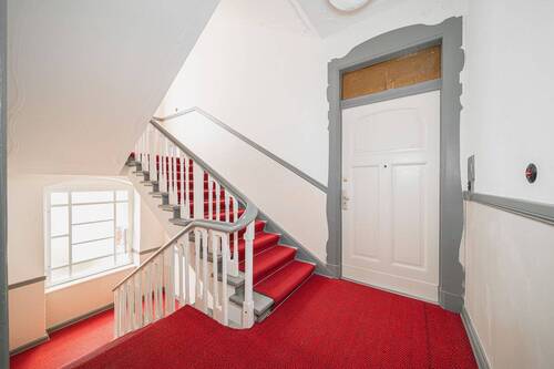 Hausflur - 4 Zimmer Etagenwohnung zum Kaufen in Berlin