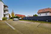 Stellplatz hinter dem Haus - 