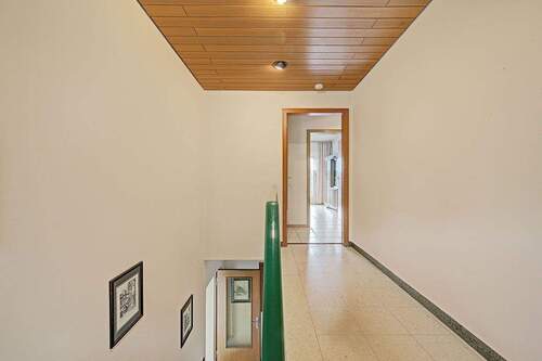 EG-Eingang und Treppe Gartengeschoss - 6 Zimmer Einfamilienhaus in Dortmund