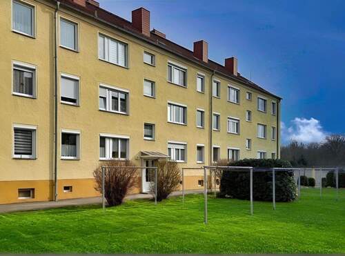 Hausansicht - Eigentum statt Miete - 3-Zimmer-Eigentumswohnung in ruhiger Wohnlage!