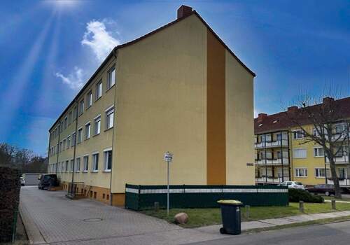 Hausansicht - 3 Zimmer Etagenwohnung zum Kaufen in Oschersleben