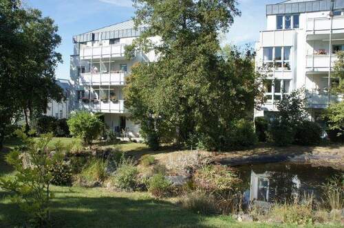 Umgebungsbebauung mit Teich - 