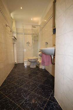 Tageslichtbad mit Dusche - 