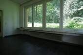 Arbeitszimmer mit Ausblick in den Wald - 