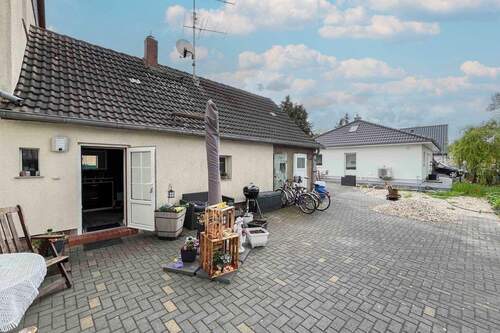 Hof (1) - 6 Zimmer Doppelhaushälfte in Sandersdorf-Brehna
