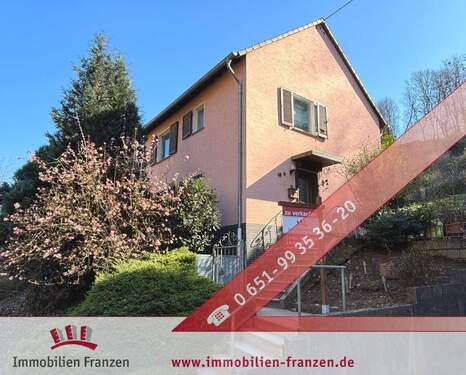 Frontansicht - Einfamilienhaus mit Garten, Terrasse, Balkon & Wintergarten