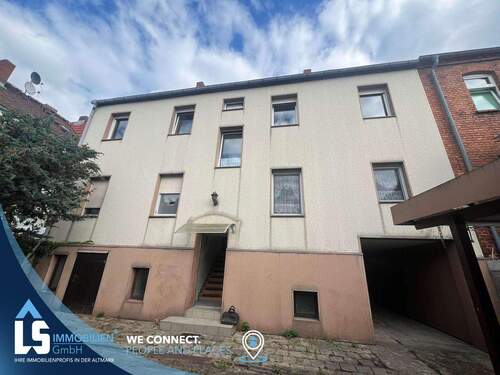 Hausansicht - 8 Zimmer Mehrfamilienhaus, Wohnhaus in Tangerhütte