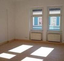 Großzügige 2-Zimmer mit Laminat, sep. WC und Dusche im Zentrum - Glauchau