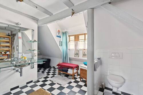 Badezimmer Haupthaus Dachgeschoss - 