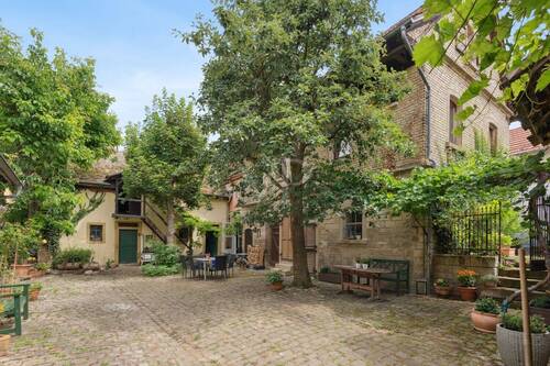 Stall und Gästehaus - 1 Zimmer Mehrfamilienhaus, Wohnhaus in Albig
