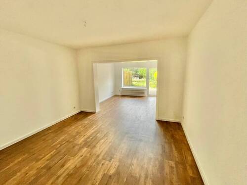 EG Wohnung Seite Zimmer zur Terrasse - 