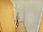 EG Wohnung Seite Abstellraum - 