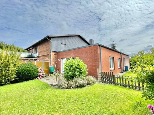 Anbau mit großer Wohnung - 