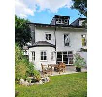 Gehobene Doppelhaushälfte mit exklusiver Architektur in Gröbenzell von Privat