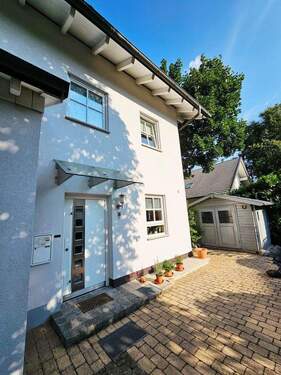 Eingangsbereich - 5 Zimmer Doppelhaushälfte zum Kaufen in Gröbenzell