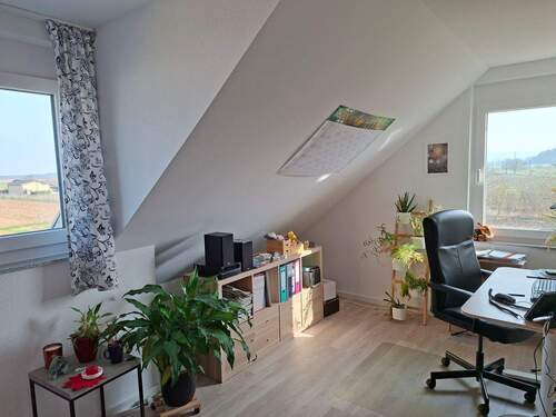 Kind 1 (Büro/Gast) - 