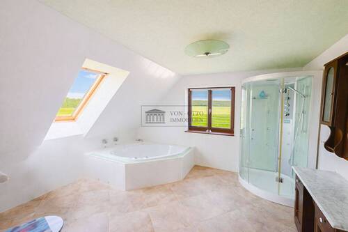 Modernes Tageslichtbad OG - 