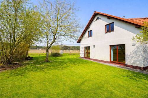 Sommer genießen mit Weitblick - Ein Zuhause, das Maßstäbe setzt - Großzügigkeit, Licht und Natur perfekt vereint