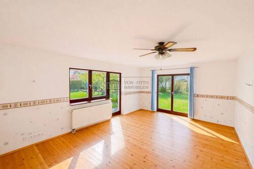 Gemütliches Wohnzimmer - Mehrfamilienhaus, Wohnhaus mit 168,00 m&sup2; in Michendorf zum Kaufen