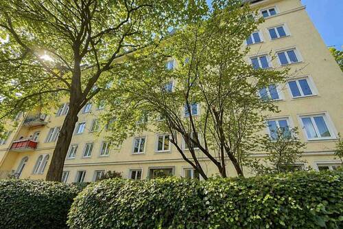 Außenaufnahme - Beste Lage in Schwabing: 4,5-Zimmer mit 2 Bäder, Balkon zum Innenhof, mit lebenslangem Wohnrecht.
