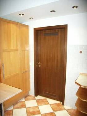 Zugang zu Abstellraum und Heizung-Waschküche - 