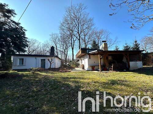 Blick aus dem Garten - Schönes Freizeitgrundstück mit 2 Bungalows