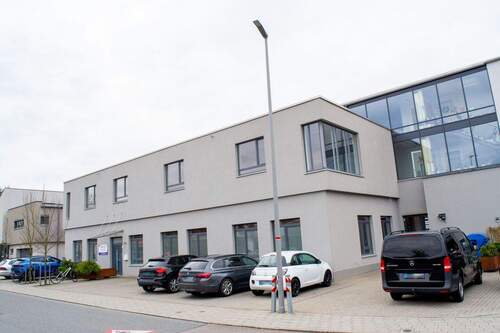 Parkplätze vorm Haus - 