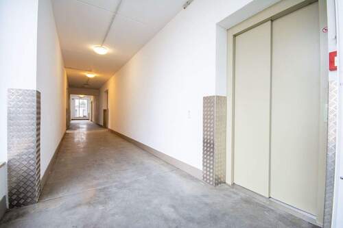 Flur zwischen Produktion und Lager - 