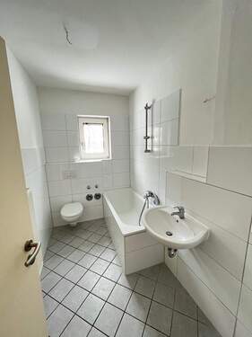 Bad - 4 Zimmer Etagenwohnung zur Miete in Rendsburg