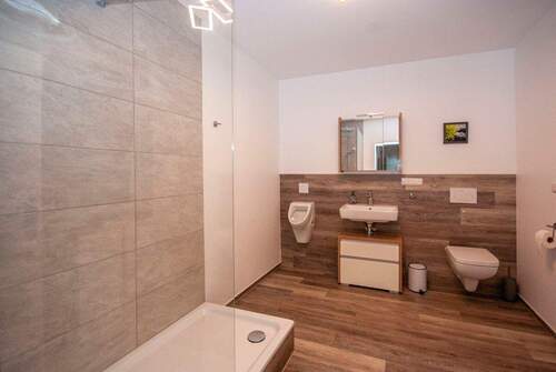 Gemeinschaftliches Badezimmer - 2 Zimmer Gewerbeobjekt (Büro, Produktion, Verkauf) in Goslar