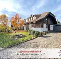 Rarität am Laufer Kunigundenberg: Großzügiges Einfamilienhaus mit Einliegerwohnung und Doppelgarage