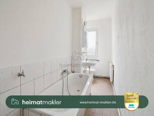 Badezimmer - 7 Zimmer Etagenwohnung in Regis-Breitingen