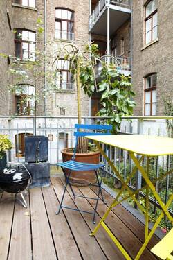 großem Balkon zum Innenhof - 