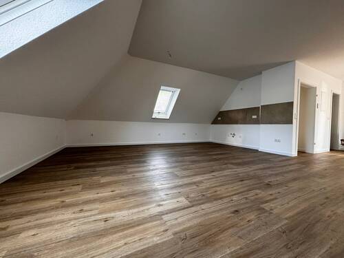 Wohnzimmer 1 - Etagenwohnung mit 60,00 m&sup2; in Isernhagen zur Miete